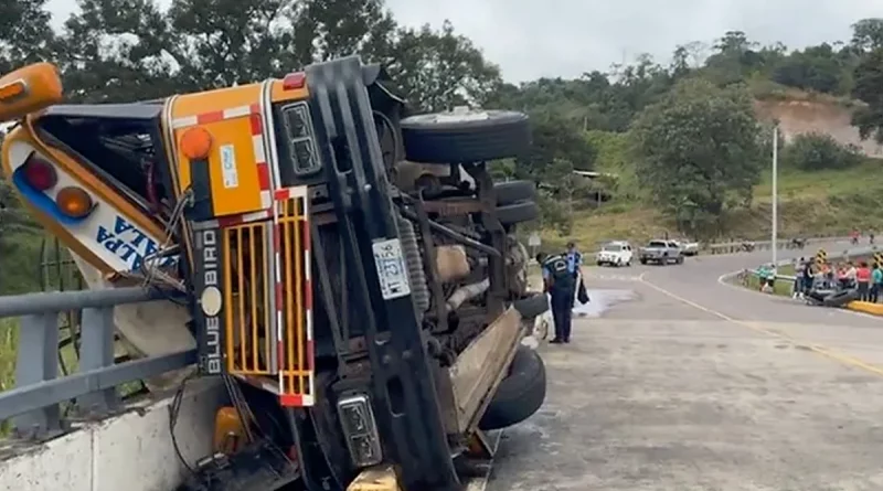 accidente de transito, puente mancera, rio grande, matagalpa, china, nicaragua