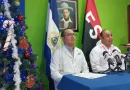 conferencia, salud, enfermedades, recomendaciones, temporada de frio, frio, evitar enfermedades, banderas, doctores, arbol de navidad, mesa, microfono,