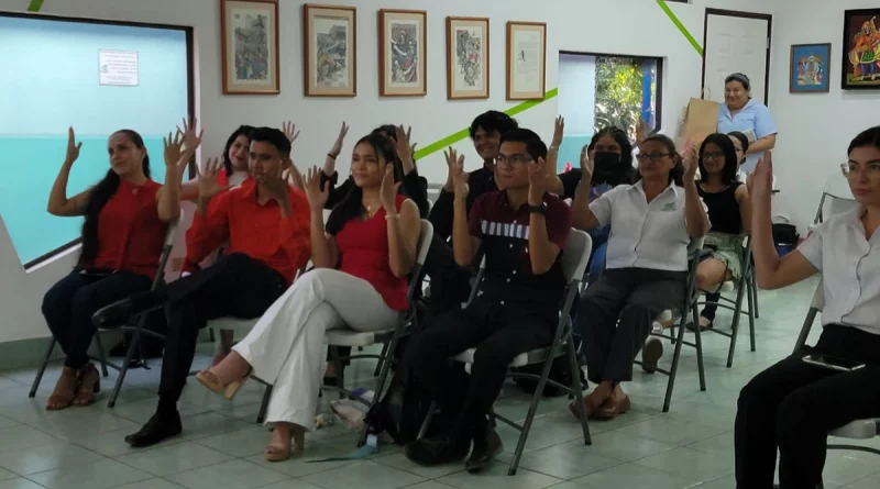 estudiantes, nicaragua, lenguaje de señas, ucn, ministerio de la juventud