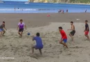 playa, san juan del sur, nicaragua, balon mano de playa, jovenes,