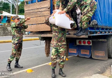ejército de Nicaragua, efectivos, soldados, merienda escolar, alimento, sacos, quintales, camión, Cárdenas, Rivas, descargue,