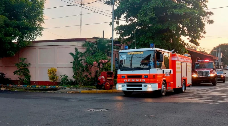 camiones de bomberos, estacion de bomberos, leon, managua, nicaragua