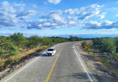 carretera, Nicaragua, inauguración, San Francisco Libre, Los Zarzales, cielo, red vial, adoquines, carro, vehículo, arboles,