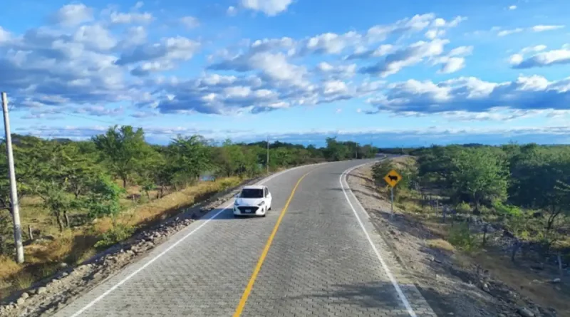 carretera, Nicaragua, inauguración, San Francisco Libre, Los Zarzales, cielo, red vial, adoquines, carro, vehículo, arboles,