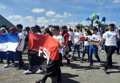 jovenes, nicaraguenses, jicaragau, educacion, nicaragua, caminata, jovenes, educacion gratuita,