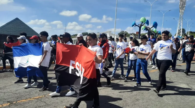 jovenes, nicaraguenses, jicaragau, educacion, nicaragua, caminata, jovenes, educacion gratuita,