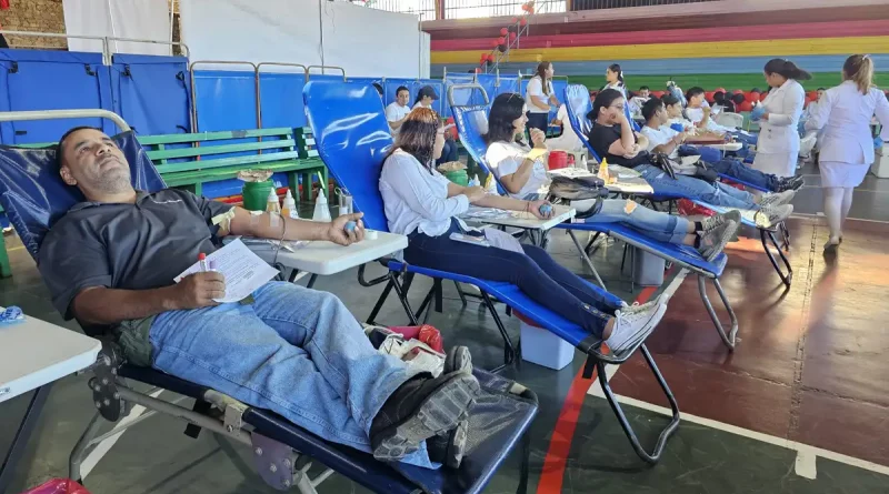 población, personas, donación de sangre, jornada, feria, MINSA, enfermeras, camillas,