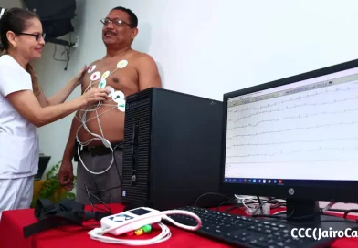 holter, equipos cardiacos, ritmo cardiaco, lectura, atención cardiaca, MINSA, Nicaragua, entrega de equipos, distribución, monitoreo, detención temprana, enfermedades del corazón, enfermera,