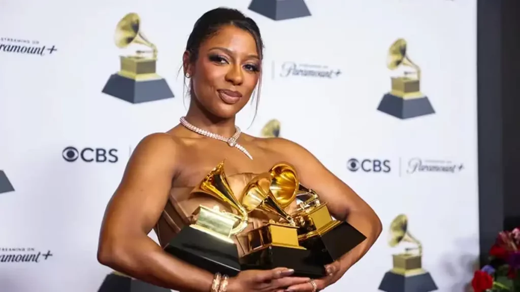 Grammys, premios grammys, ganadores, lista completa, Victoria Monet, 