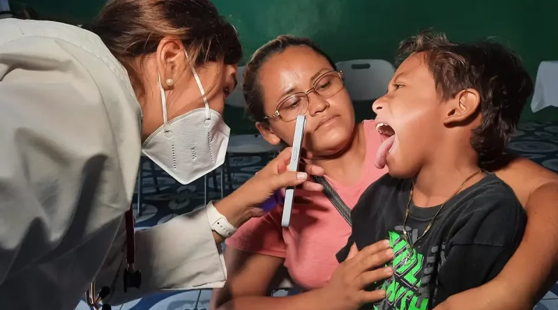 niño, familias, Managua, barrio Niños Mártires de Ayapal, atención médica, feria de salud, MINSA, centro de salud,