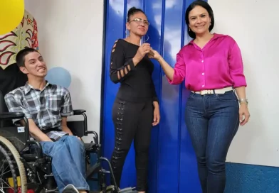 vivienda digna, nueva casa, Alcaldía de Managua, barrio, Jorge Dimitrov, recibe, llaves, nueva vivienda, familia,