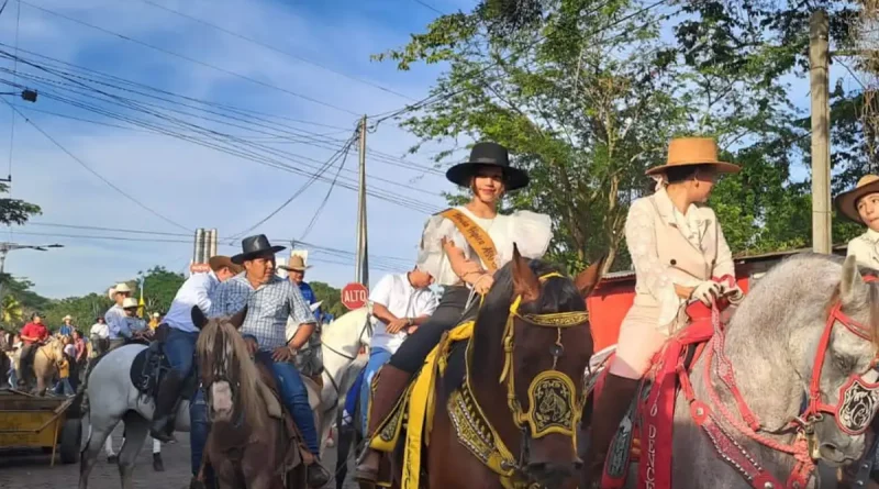 dsfile hipico, dolores, carazo, nicaragua, montadas de toros, caballos, tradiciones,