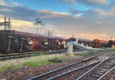 ráfagas de vientos, tornado, tormenta, Italia, tren, voltea,