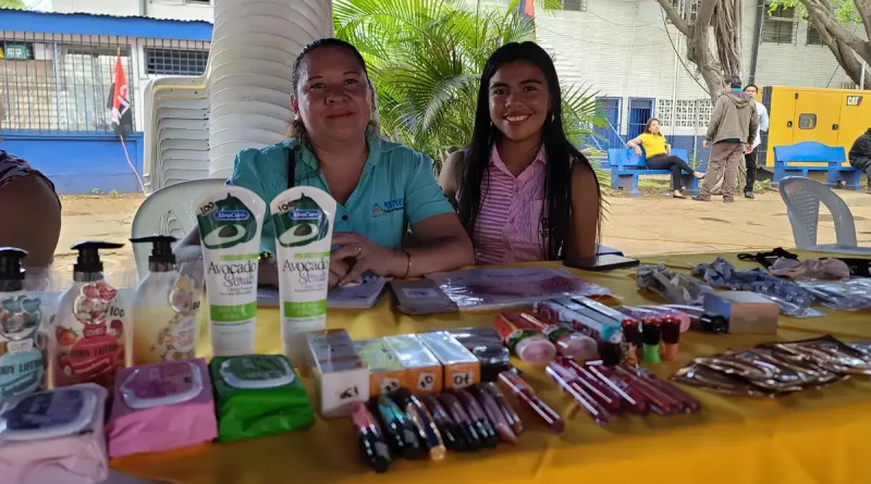 feria, emprendedoras, regalo, madres, día de las madres, MINED, trabajadores,