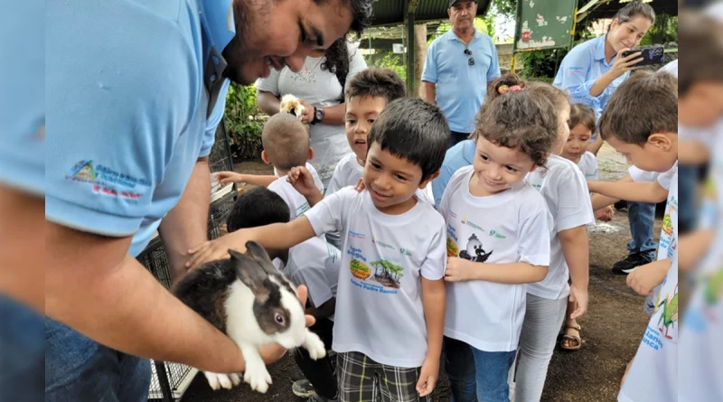 marena, niños. managua, nicaragua, cdi, zoologico nacional