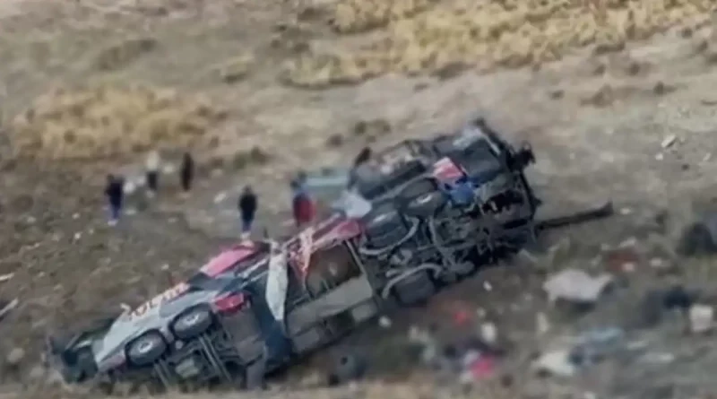 bus, autobús, accidente, Perú, muertos, fallecidos, desploma, caer, abismo,