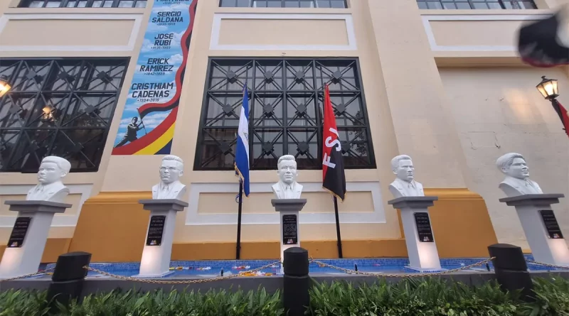 leon, unan leon, monumento a los heroes, frente sandinista, nicaragua,
