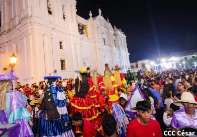 leon nicaragua, concurso de las gigantonas, pedro pablo martinez tellez, el guadalupano, plaza juan jose quesada, gigantonas de leon, tradiciones culturales nicaragua, gissela lacayo, riqueza cultural de leon, herencia cultural nicaragua, fiesta de las gigantonas, coplas tradicionales, cultura nicaraguense, unidad y orgullo nacional, familias gigantoneras, tradiciones de leon, patrimonio cultural nicaragua, festival de las gigantonas, cultura popular nicaragua