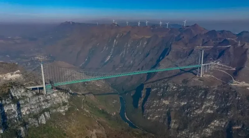 China, puente más gran del mundo, construyendo, construcción, Gran Cañón de Huajiang, puente, provincia de Guizhou, gigante,