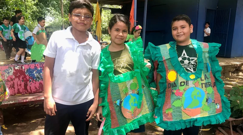 nicaragua, estudiantes, dia internacional del reciclaje, colegio republica de Colombia