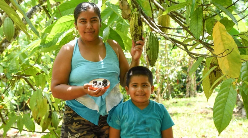 marena, nicaragua, rio san juan, dia de las madres, madre e hijo, produccion de cacao