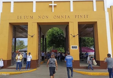 cementerio general, managua, nicaragua, dia de las madres,
