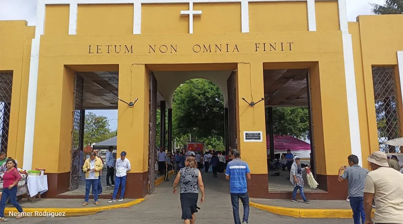 cementerio general, managua, nicaragua, dia de las madres,