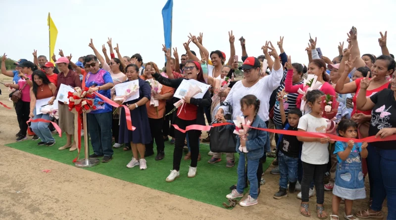 lotes, viviendas dignas, programa bismarck martinez, managua, gobierno sandinista, 200 familias, villa esperanza