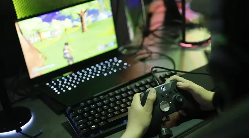 Mata, tiros, hijastro, durante, discusion, relacionada, Fortnite,