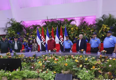 nicaragua, acto de imposicion de grados, policia nacional,
