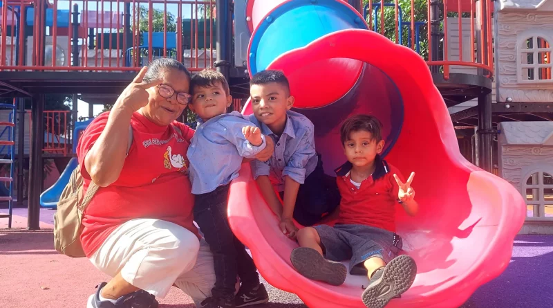 nicaragua, managua, parques, parque las madres, parque las piedrecitas, familias,