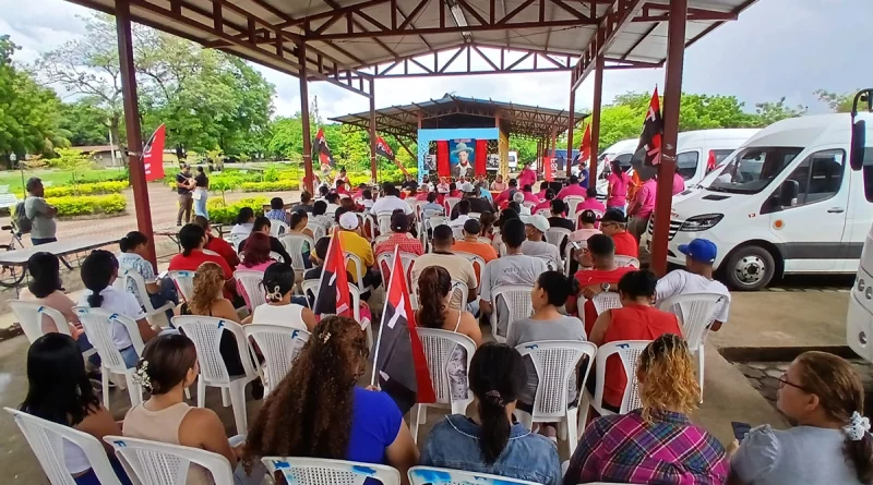 nicaragua, chinandega, el viejo, terminal de buses, buses,