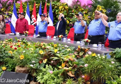nicaragua, comandante daniel ortega. compañera rosaio murillo, policia nacional,