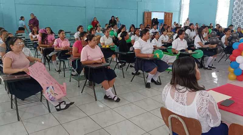 nicaragua, managua, escuela normal, dia del maestro,