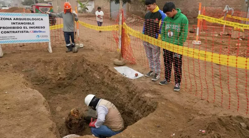 momia, descubren, Perú, Puente Piedra, momia femenina, excavación, momia preincaica,