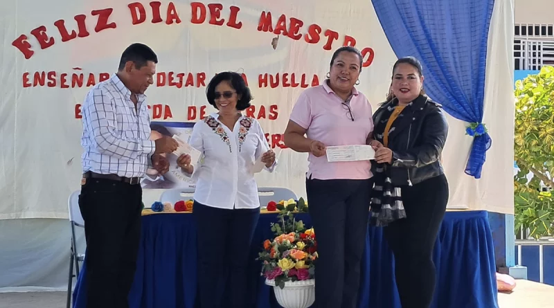 nicaragua, gobierno sandinista, dia del maestro,