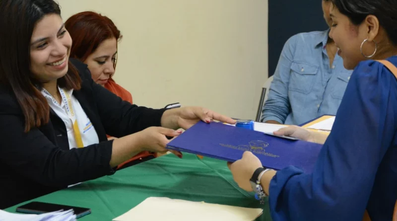 universidades de nicarafgya, títulos universitarios, Nicaragua, gobierno de Nicaragua, entrega de títulos,