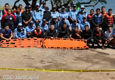 bomberos, técnicas de búsqueda y rescate, curso, escenarios acuáticos, Nicaragua, Xiloá, formación especializada,