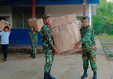 ejercito de nicaragua, cargue, centro escolar,