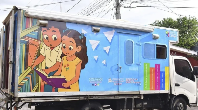 nagarote, leon, bibliobus, salomon de la selva, cruzada nacional de alfabetizzcion, nicaragua, lectura,