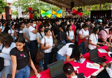 becas universitarias, UNP, Universidad Nacional Politécnica, estudiantes, entregó, Nicaragua,