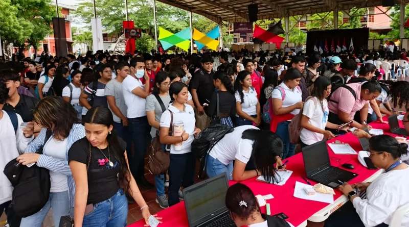 becas universitarias, UNP, Universidad Nacional Politécnica, estudiantes, entregó, Nicaragua,