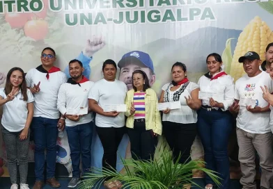Chntales, becas, Juigalpa, jovemes, universitarios, entrega, UNA,