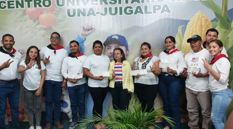 Chntales, becas, Juigalpa, jovemes, universitarios, entrega, UNA,