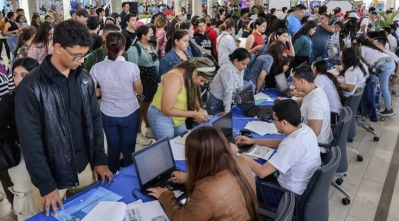 nicaragua, revista en vivo, entrega de becas,
