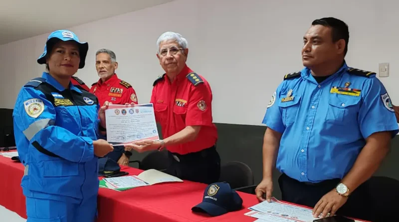 curso de rescate en altura, Bomberos Unidos, bomberos, capacitan, bomberos de Nicaragua, concluyen, formación, rescate vertical,