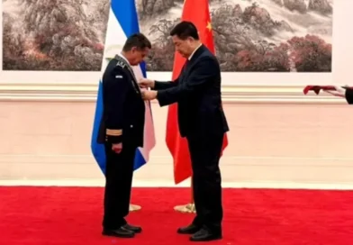 nicaragua, china, primer comisionado francisco diaz, condecoracion,