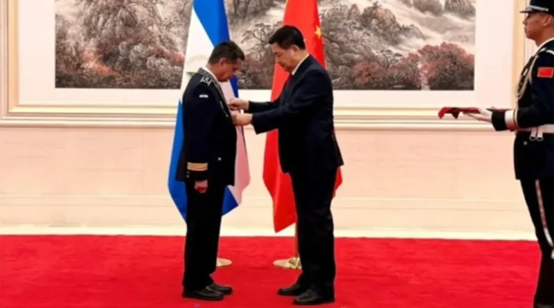 nicaragua, china, primer comisionado francisco diaz, condecoracion,