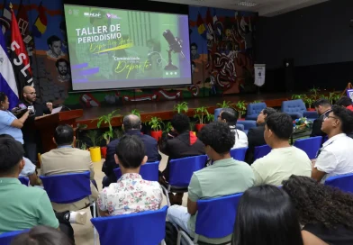 Taller de Periodismo Deportivo Joven, Comunicando a través del deporte, estudiantes, auditorio, UNAN-Managua, estudiantes, desarrollo del deporte, periodismo deportivo, comunicadores,