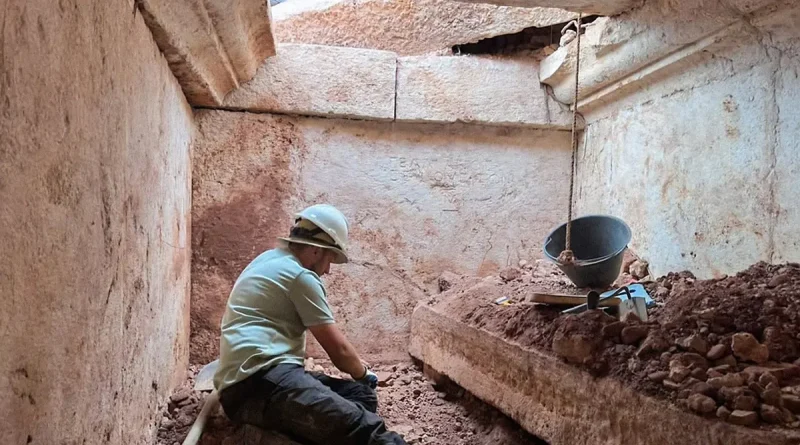 descubren, hallan, restos, tumba, cámara funeraría, arqueólogos, periodo romano,